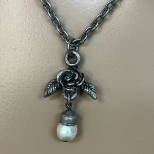 Rose pewter faux pearl necklace